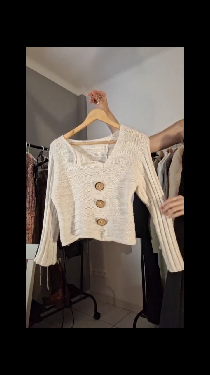 Other White knit with wood buttons product image