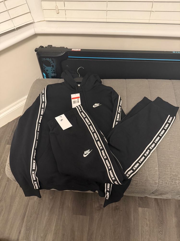 Nike Black Hoodie And Sweatpants Set
