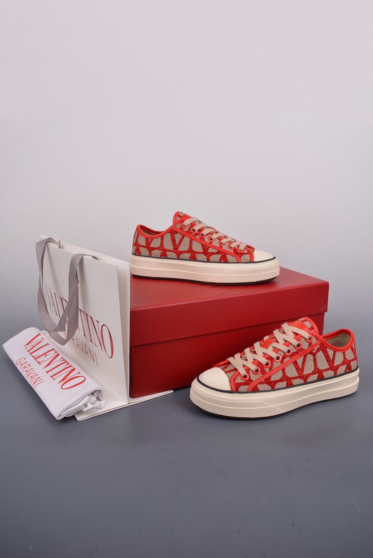 Valentino Valentino Low-Top Sneakers product image