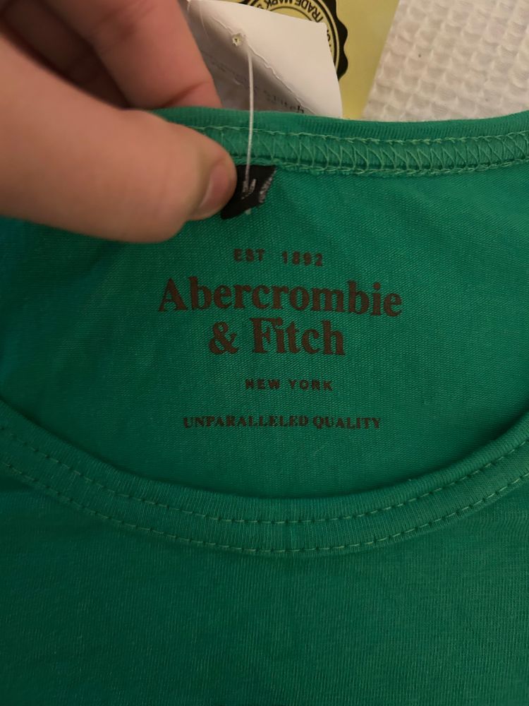 Abercrombie and fitch tee size medium  image 4
