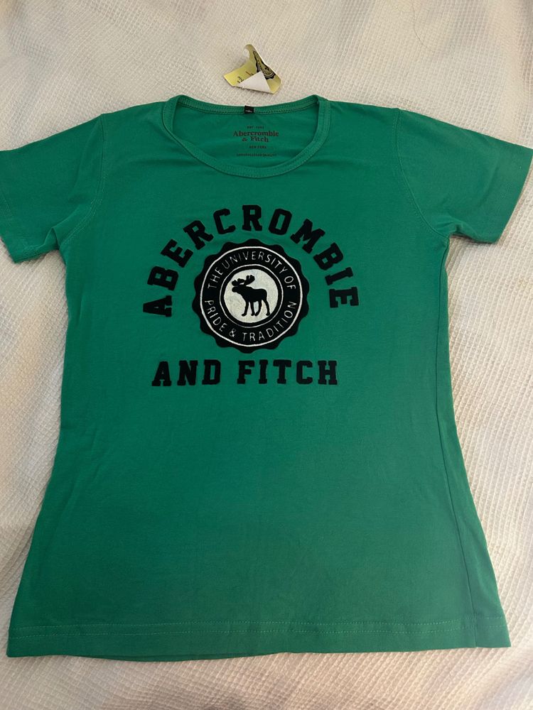 Abercrombie and fitch tee size medium 