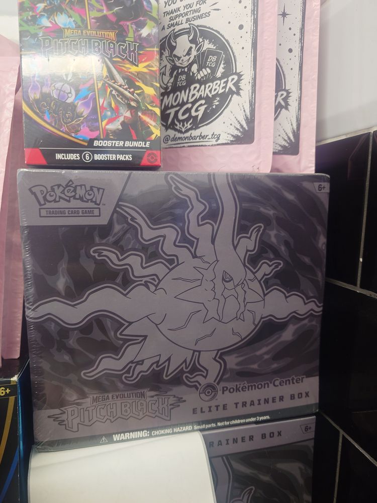 Pokémon Center Elite Trainer Box pitch black