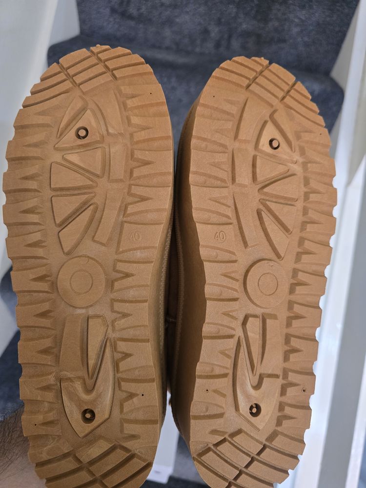 Immagine di Ugg Brown Suede Ankle Boots 5