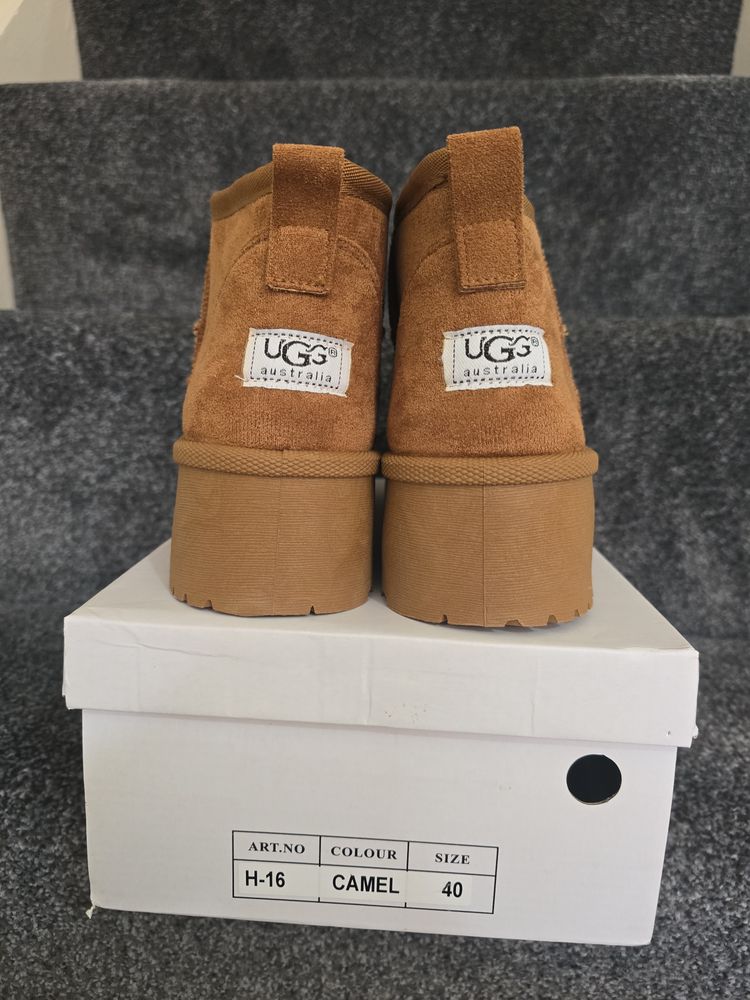 Immagine di Ugg Brown Suede Ankle Boots 3