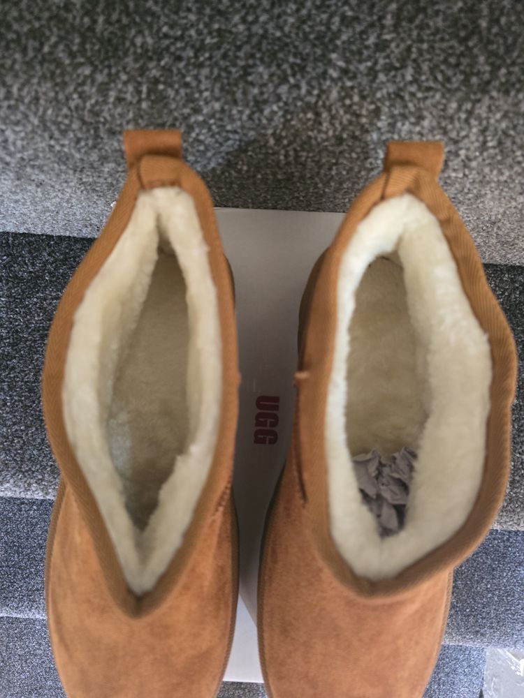 Immagine di Ugg Brown Suede Ankle Boots 2