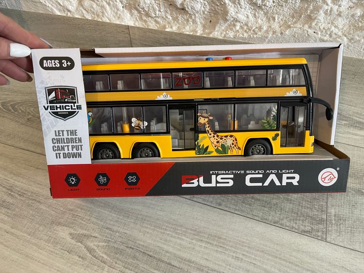 Autobus piętrowy 32 cm  z otwieranymi drzwiami oraz światło i dźwięk. 2
