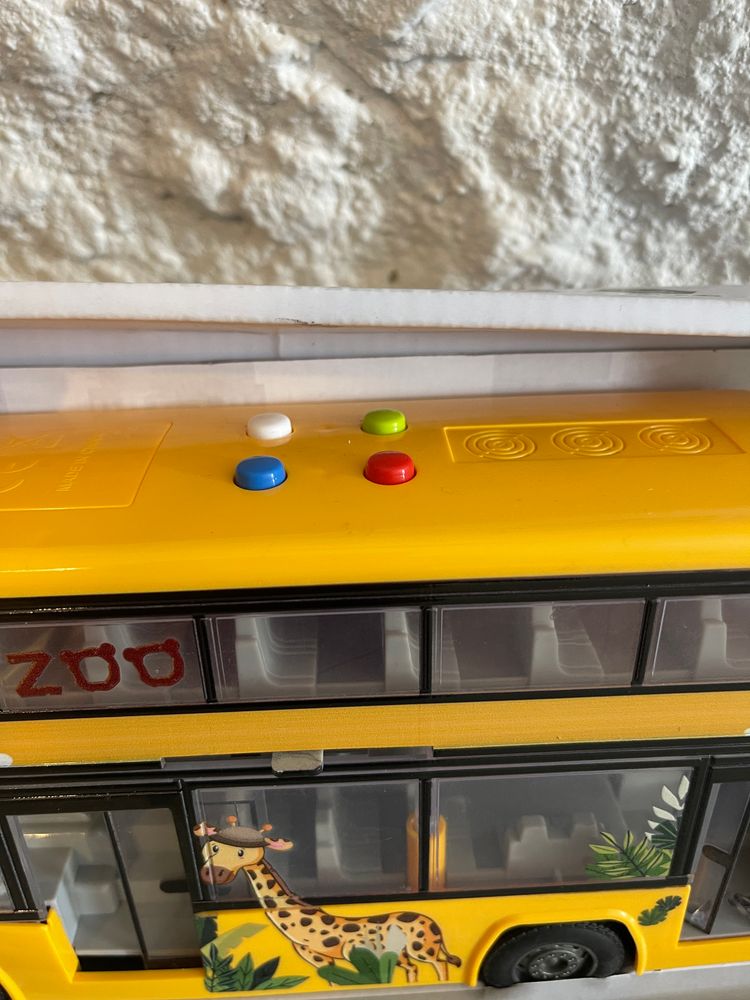 Autobus piętrowy 32 cm  z otwieranymi drzwiami oraz światło i dźwięk. 5