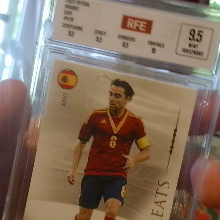 Greats THE GREATS XAVI. GRADED SLAB 9.5 MINT FUTERA CARD  imagen del producto