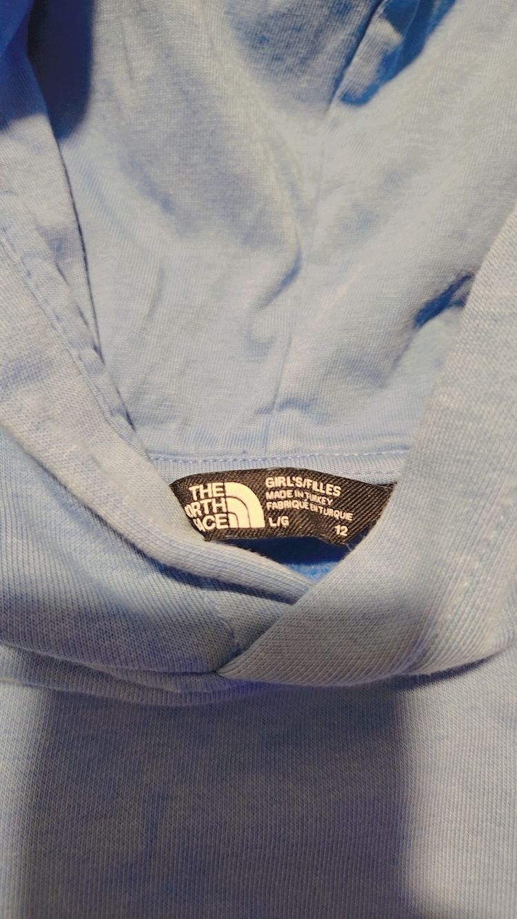 Immagine di The North Face Girls' Blue Hoodie 2