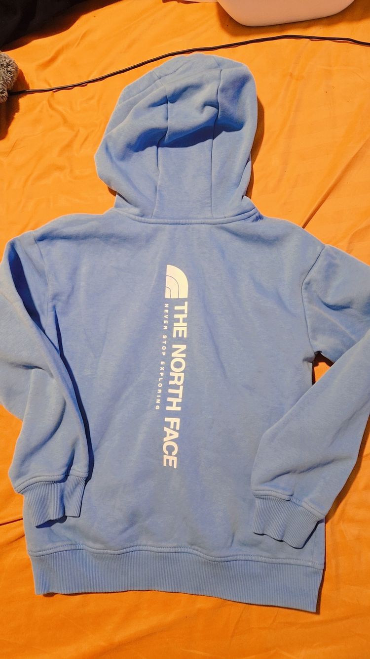 Immagine di The North Face Girls' Blue Hoodie 3