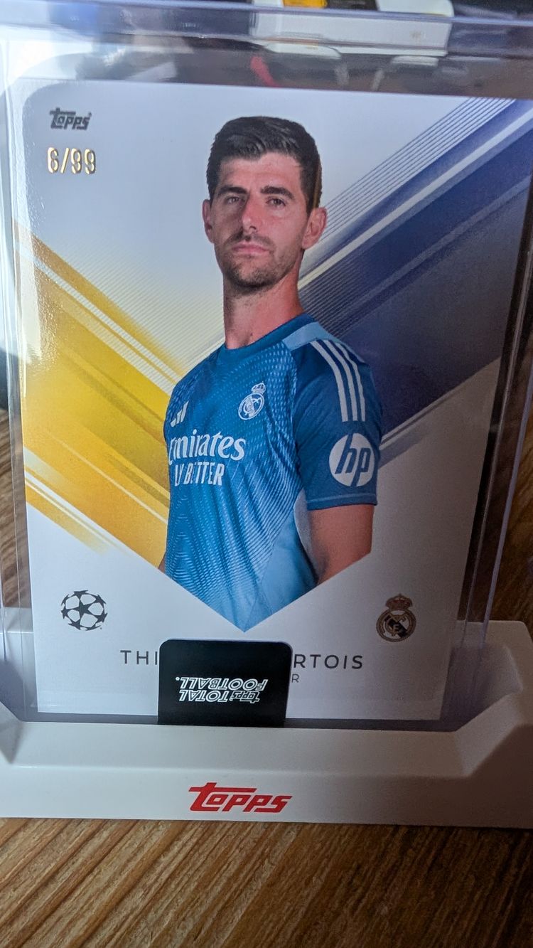 Thibaut Courtois 6/99 Topps Total Football UEFA – Real Madrid Numerada