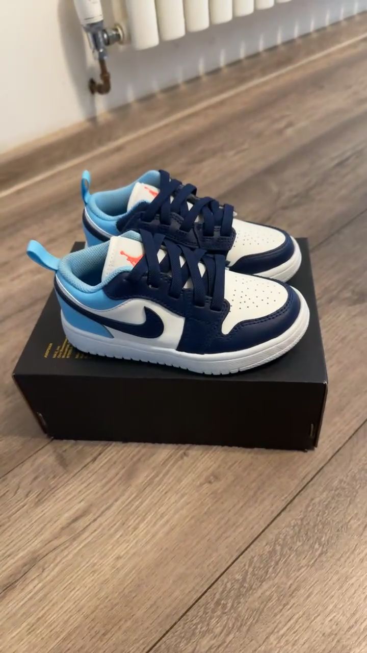Jordan 1 low ALT uk10.5/eur28 trainers slip on kids imagen 1