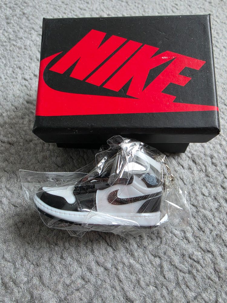 Nike Nike Black And White High-Top Sneaker Keychain product image