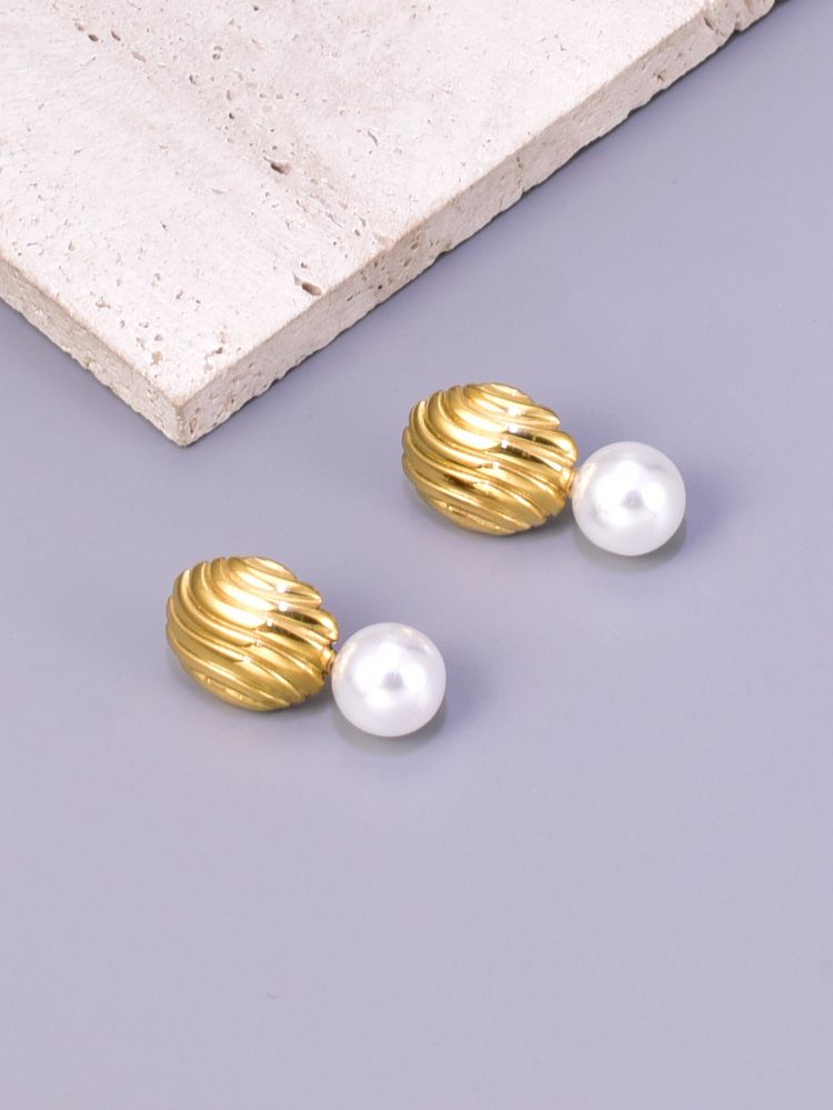 Immagine di Gold-Tone Earrings With Pearl Detail 3