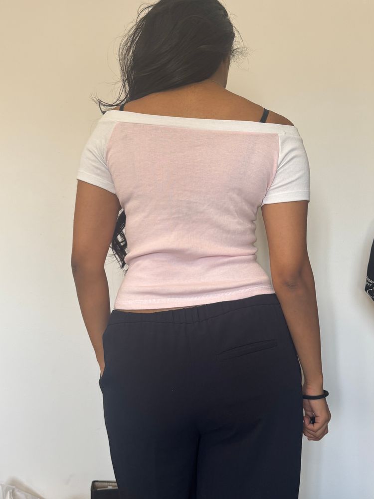 Off-Shoulder Short Sleeve T-Shirt obraz 5