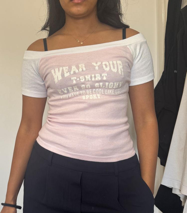 Off-Shoulder Short Sleeve T-Shirt obraz 3