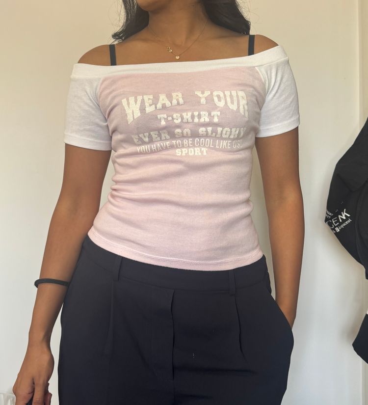 Off-Shoulder Short Sleeve T-Shirt obraz 2