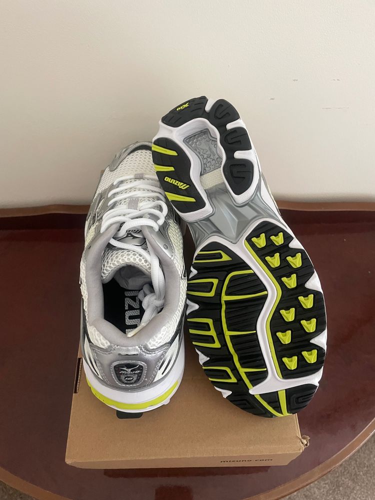 Mizuno Wave Rider 10 Running Shoes image 2