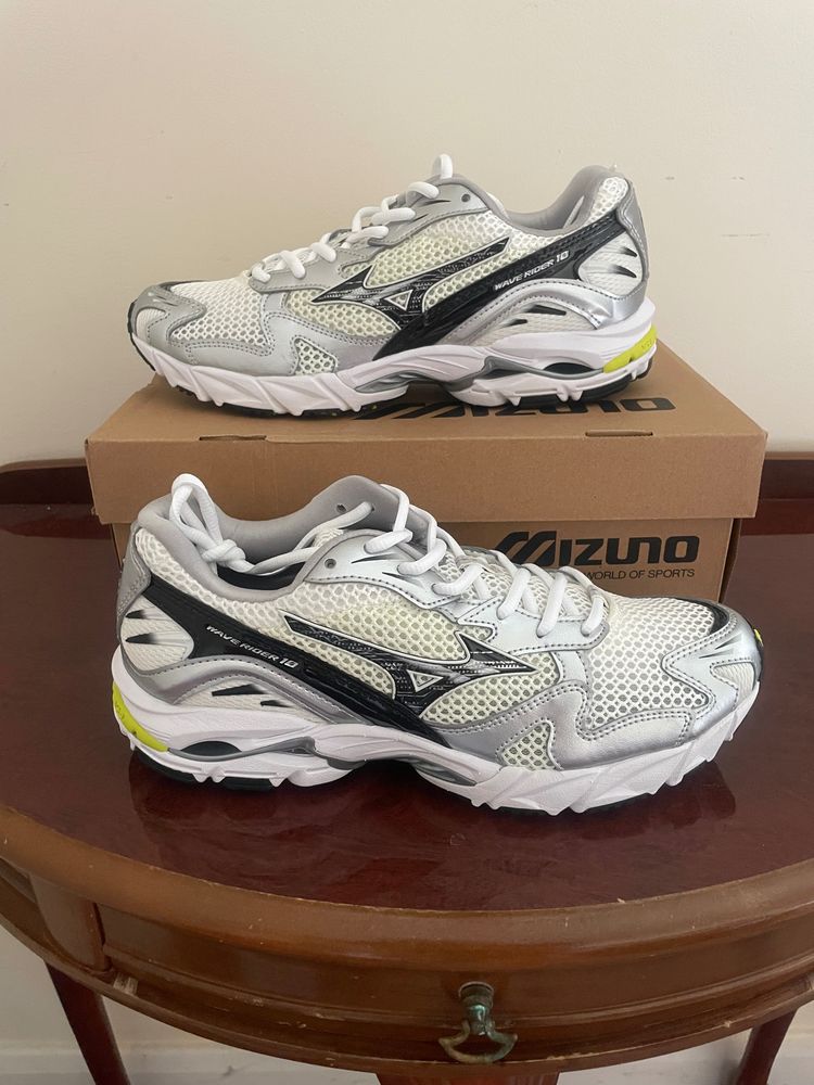 Mizuno Wave Rider 10 Running Shoes image 1