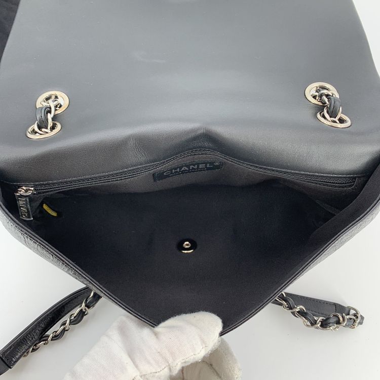 Chanel Leather Shoulder Bag Bi-quilted image 2