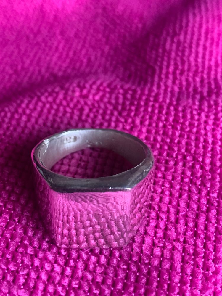 Signet ring 4