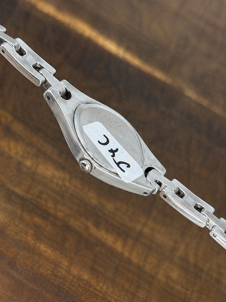 Vintage Tissot Quartz Ladies Watch | Swiss Made | Silver Dial | Integrated Bracelet 4