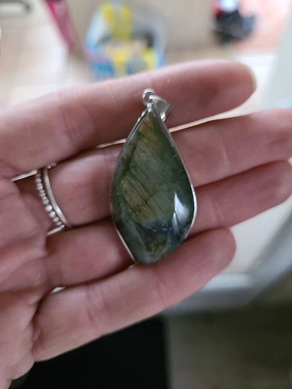 Green Stone Pendant Necklace imagen 1