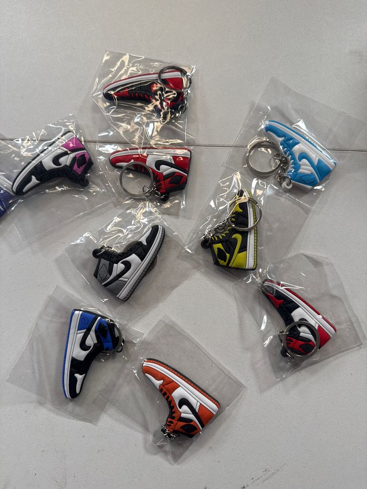 B107 Jordan 1 key ring ( random colour )