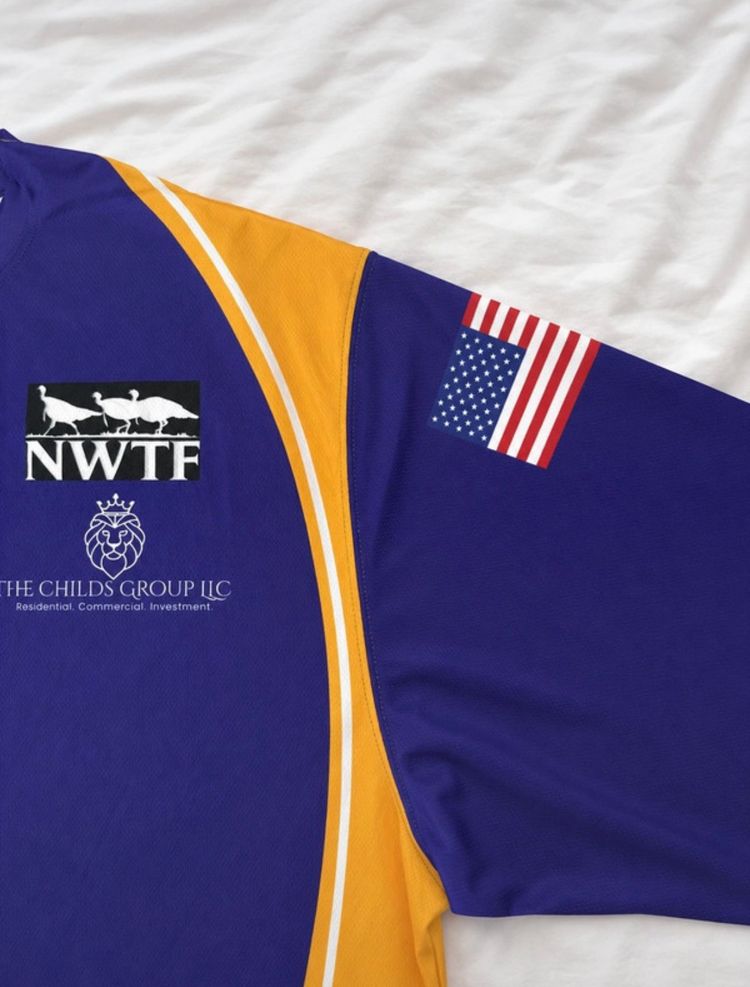 Immagine di Long Sleeve Sports Shirt With Berkshire Badgers And Wasley Text 4