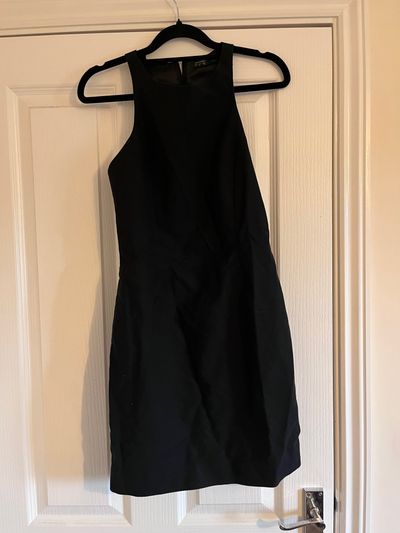 black sleeveless dress