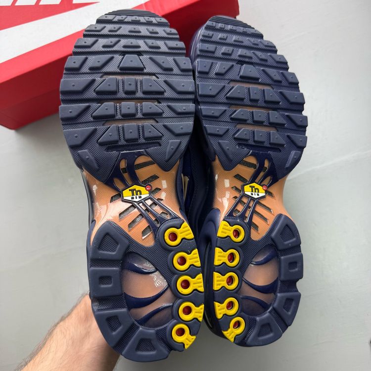 Immagine di Nike Air Max Plus TN Size UK 9.5 OG French Football Federation Men's IQ0170-400 3