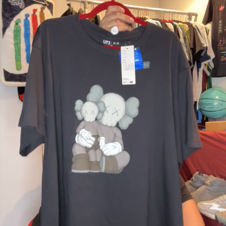 Kaws laws 3xl new with tags   product image