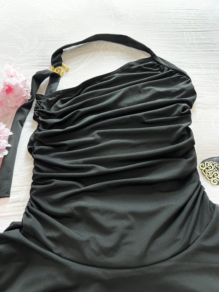 Black Ruched One-Shoulder Dress With Gold Buckle image 9