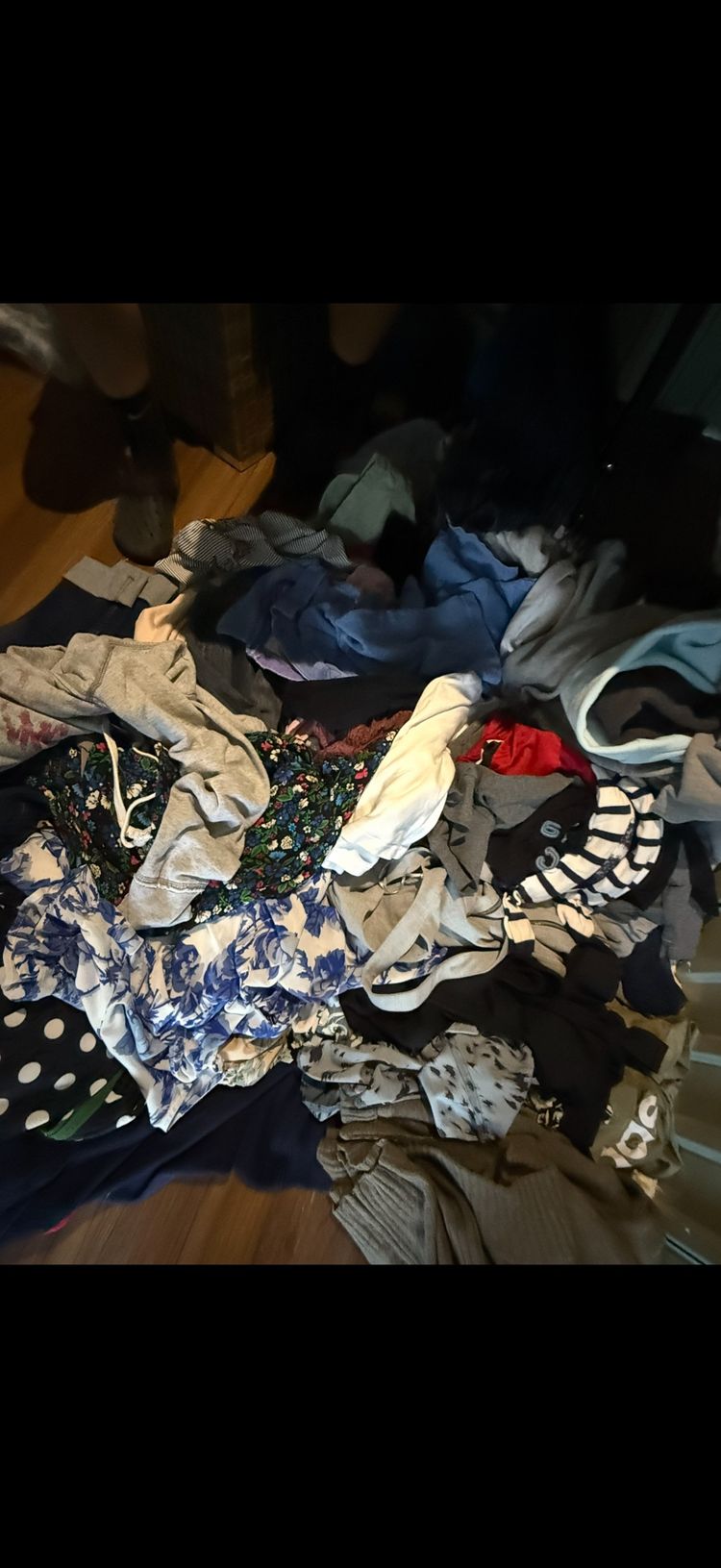 Pile Of Assorted Clothing #6 imagen 1