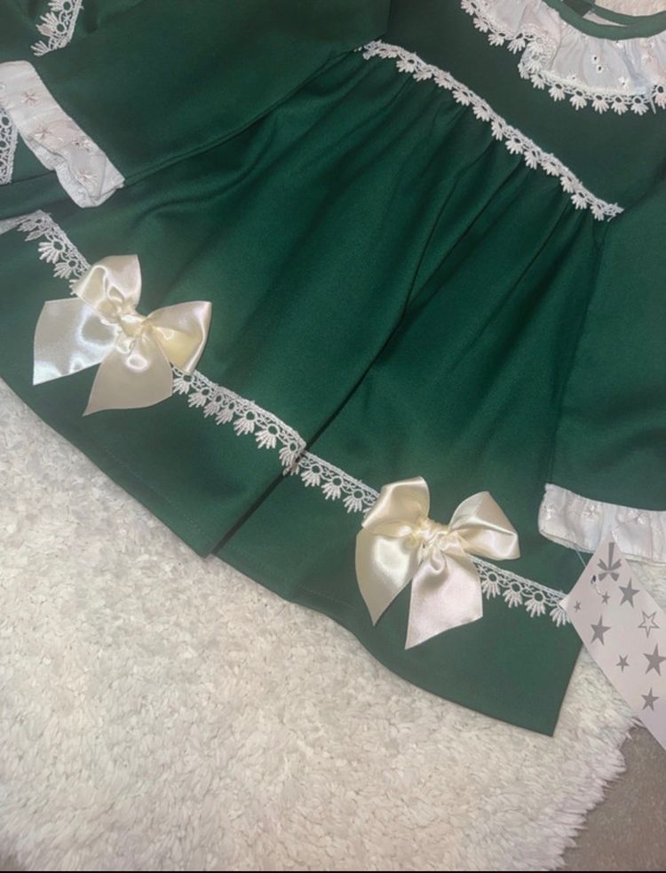 Green Long Sleeve Dress With White Lace And Bows image 2