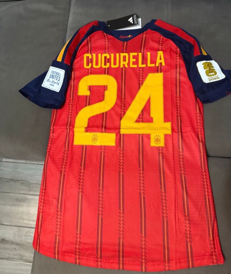 Camiseta España local talla M version jugador Cucurella! image 2