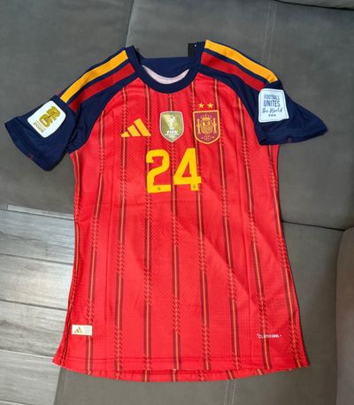 Camiseta España local talla M version jugador Cucurella!