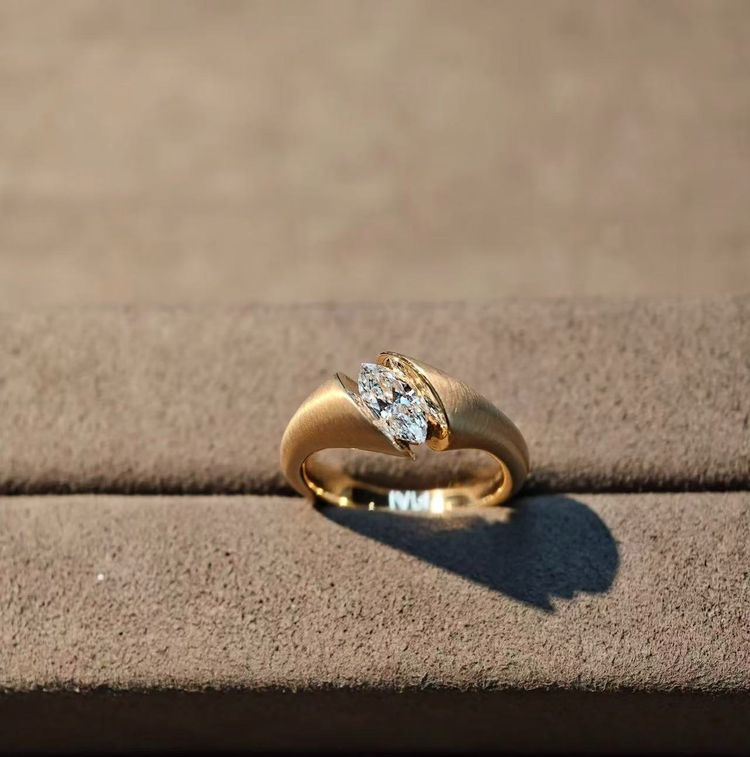 Gold Ring With Diamond
