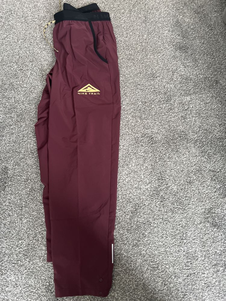 Nike trail joggers burgundy size L imagen 2