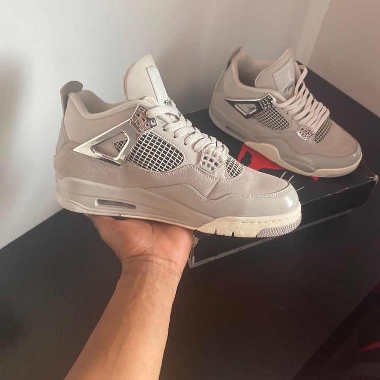 Wmns Air Jordan 4 Retro Sneakers