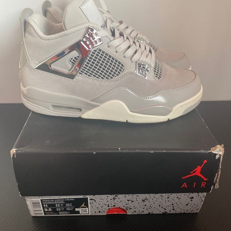 Wmns Air Jordan 4 Retro Sneakers 3