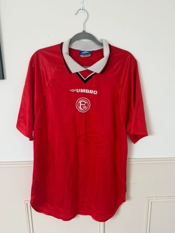 Immagine di Umbro Red Football Shirt 1