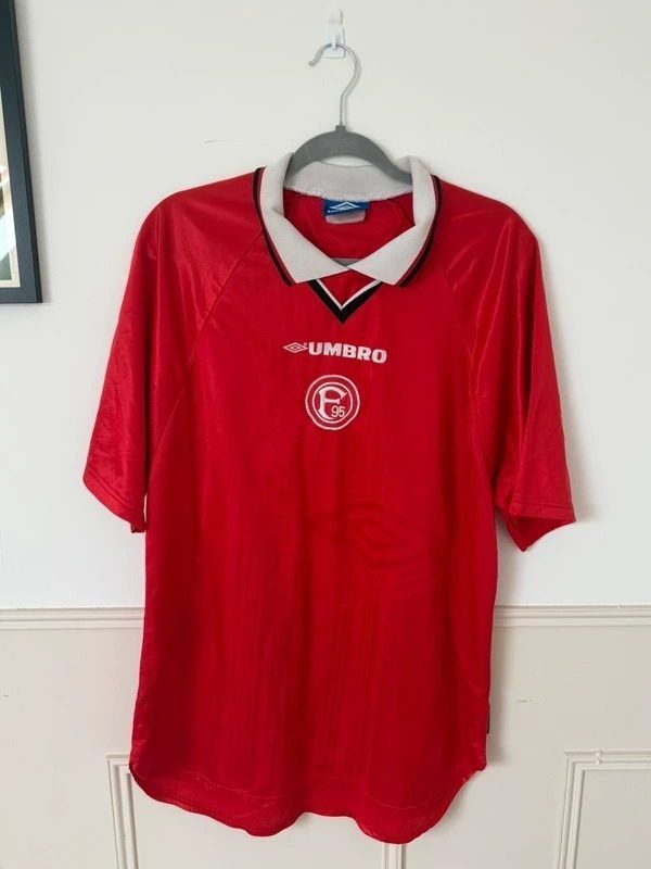 Immagine di Umbro Red Football Shirt 2