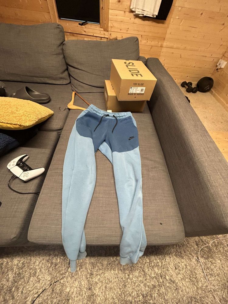 Nike tech fleece 