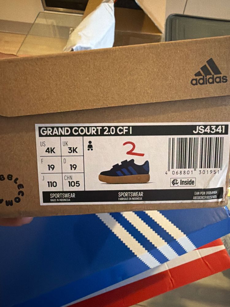 Toddlers adidas trainers image 2
