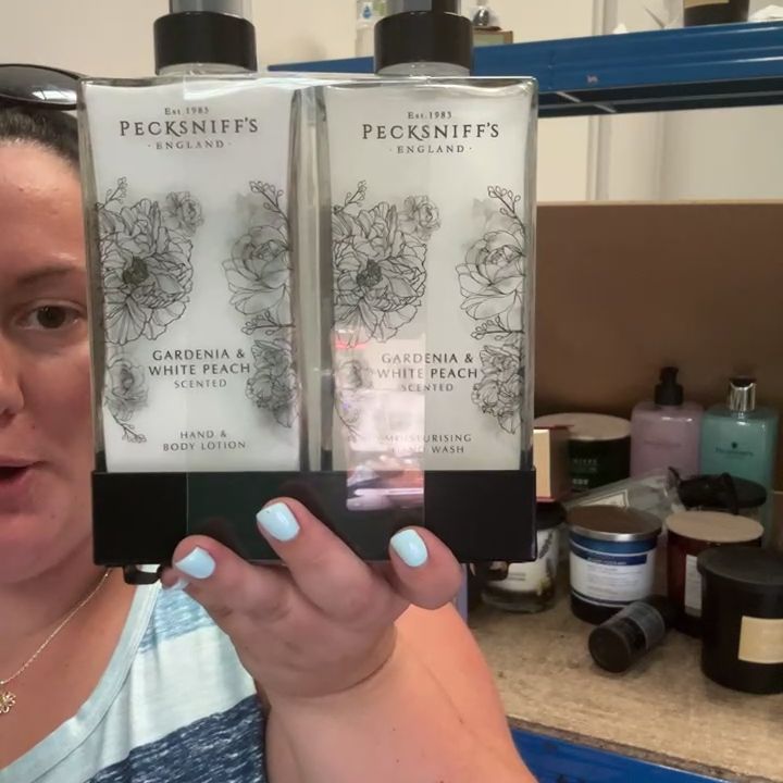 Immagine del prodotto Pecksniff's Pecksniff's Gardenia & White Peach Duo Caddy - Bath and Body - Brand New