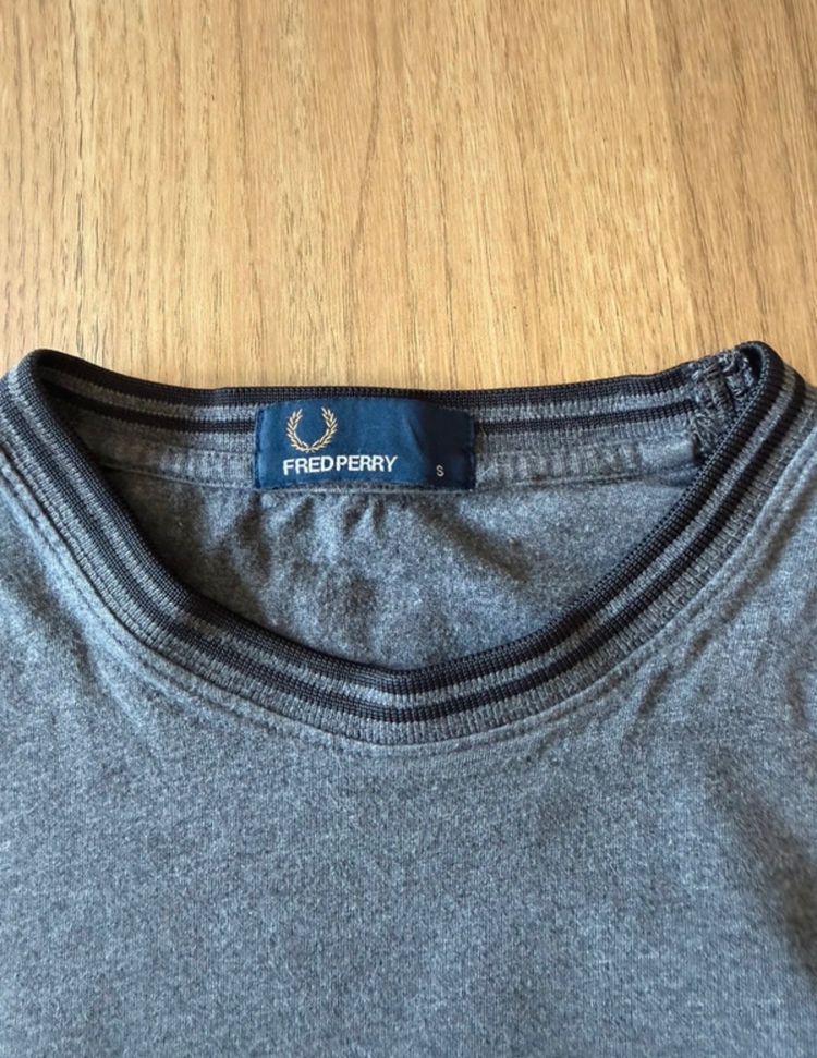 Immagine di Fred Perry Grey T-Shirt 2