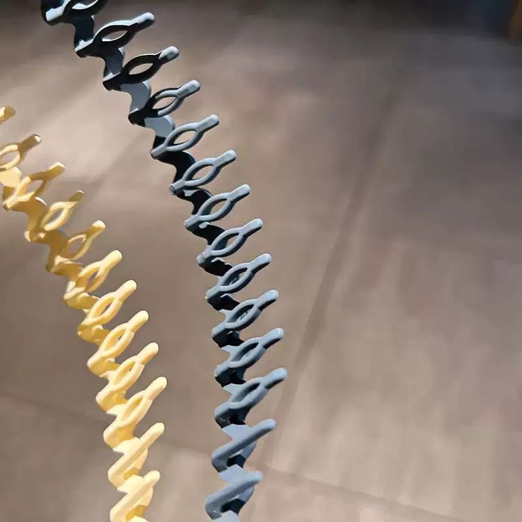 Wavy Plastic Hairbands image 3