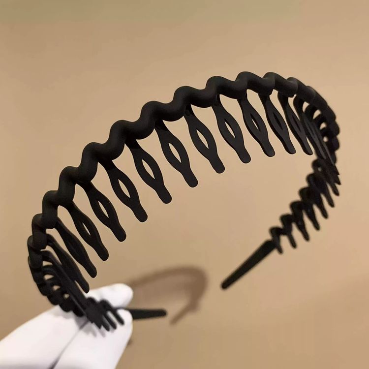 Wavy Plastic Hairbands image 1