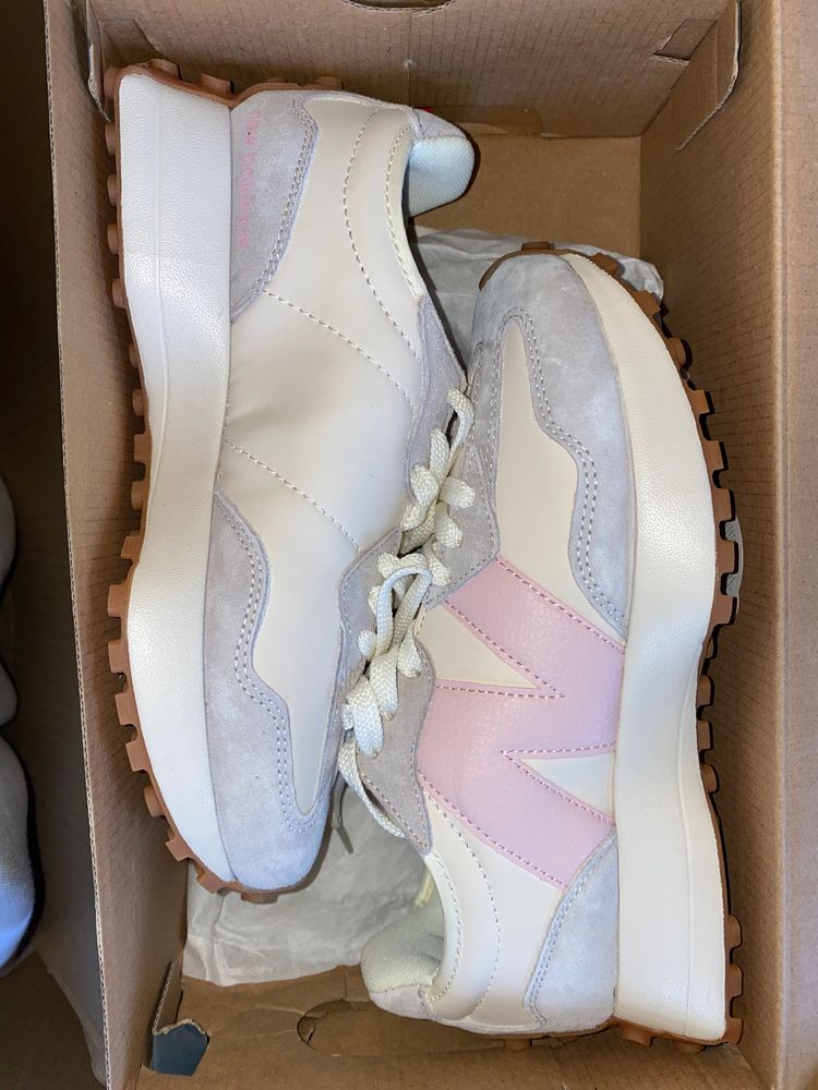 #2 New Balance 327 - Uk 4.5 £110RRP